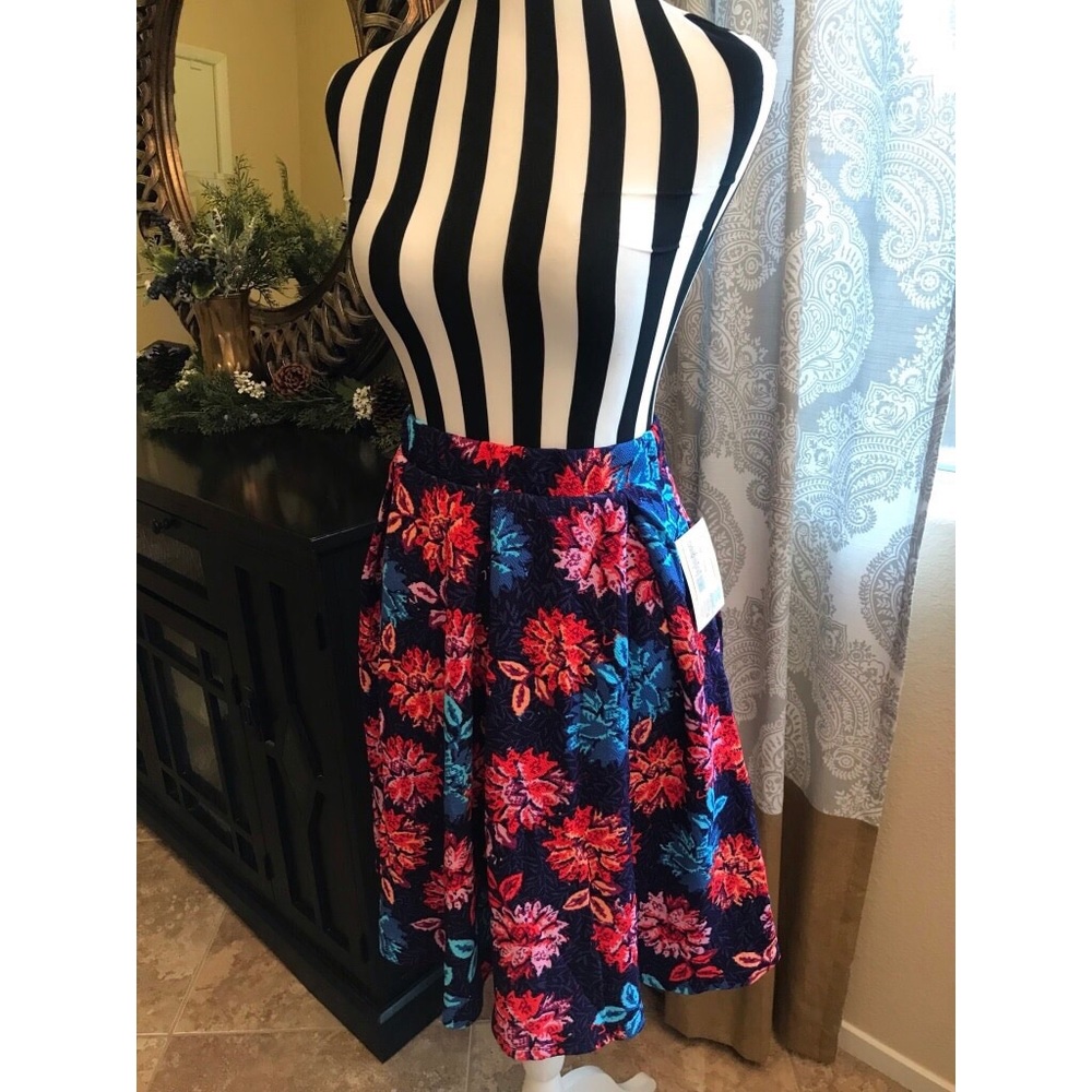New With Tag Adorable LulaRoe Madison Skirt XS